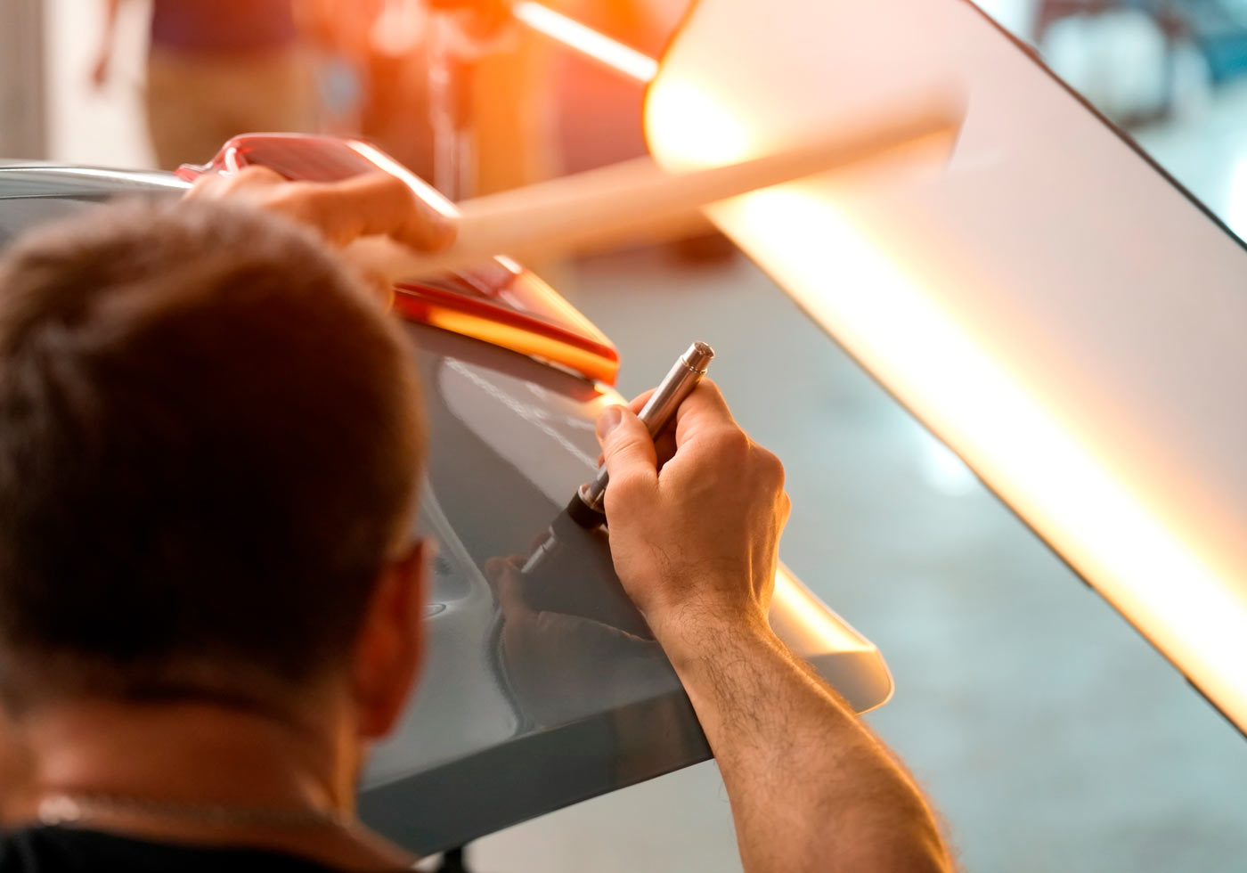 Fachbetrieb und Werkstatt für die Beseitigung und Reparatur von Hagelschäden, Beulen und Dellen in Friedrichshafen / Fischbach am Bodensee